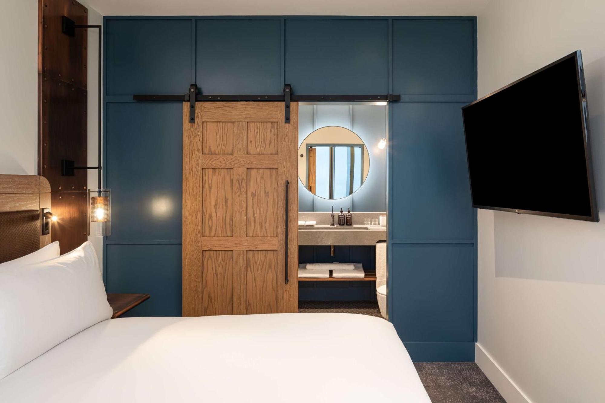 Gantry Suite,1552501423:JPEG